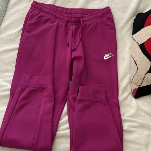 Women’s Magenta Nike joggers - Picture 4 of 4